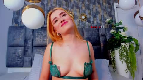 Salome Larzon online show from April 11, 4:28 am