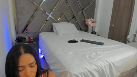 Salomme Cruz online show from April 15, 5:00 am