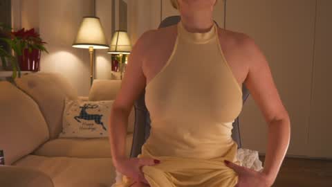 Snapshot of saltedhoney chatting on January 1, 8:58 pm IsaBella- online show from January 1, 8:58 pm