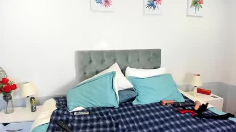 Snapshot of sam_and_molly chatting on February 10, 9:36 pm Sam and Molly online show from February 10, 9:36 pm