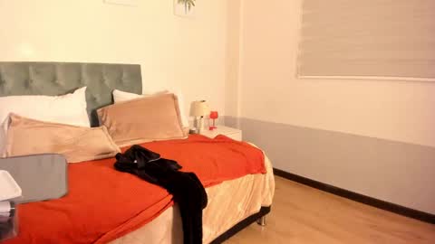 Snapshot of sam_and_molly chatting on January 28, 1:29 am Sam and Molly online show from January 28, 1:29 am