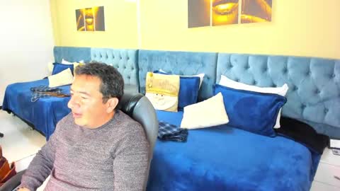 Snapshot of sam_and_molly chatting on December 1, 7:16 pm Sam and Molly online show from December 1, 7:16 pm