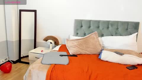 Snapshot of sam_and_molly chatting on January 31, 1:22 am Sam and Molly online show from January 31, 1:22 am