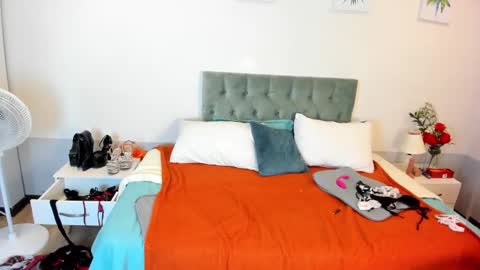 Snapshot of sam_and_molly chatting on February 13, 10:43 pm Sam and Molly online show from February 13, 10:43 pm