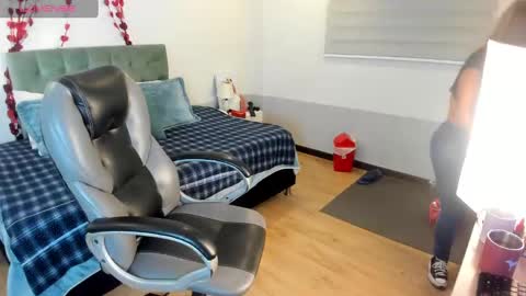 Snapshot of sam_and_molly chatting on February 19, 7:26 pm Sam and Molly online show from February 19, 7:26 pm