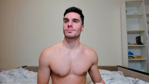 Snapshot of sam_huston18 chatting on December 30, 9:40 pm BACK IN 2 WEEKS online show from December 30, 9:40 pm