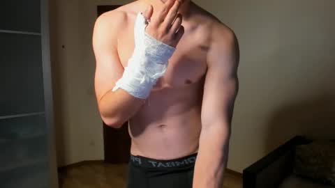 Snapshot of sam_huston18 chatting on October 12, 10:33 pm BACK IN 2 WEEKS online show from October 12, 10:33 pm