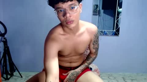 sam_latino22 online show from November 22, 4:22 am