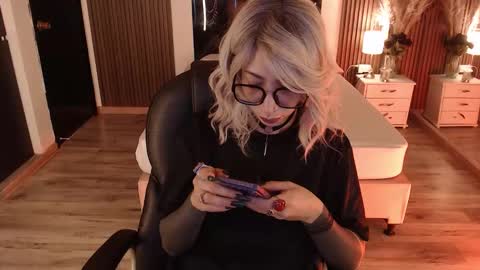 SAM MANSON online show from February 5, 12:20 pm