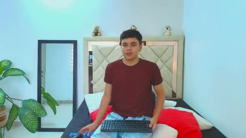 sam_tnt9 online show from April 8, 7:50 pm