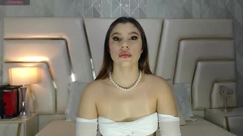 SAMANTHA HALLS online show from October 12, 11:47 am
