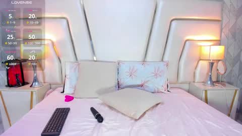 SAMANTHA HALLS online show from October 21, 9:18 pm