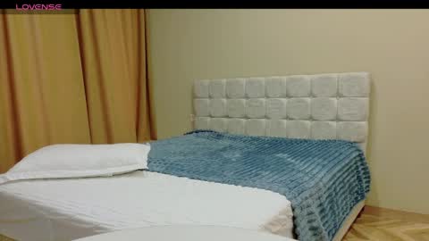 samantamoons1 online show from April 8, 5:32 am