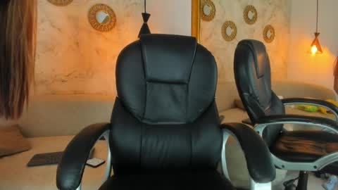 Samantha Beckham online show from April 4, 5:53 pm