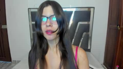 samanthahill_ online show from March 25, 8:15 pm