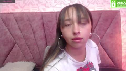 Snapshot of samara_purple chatting on January 12, 12:01 pm Dafne  online show from January 12, 12:01 pm