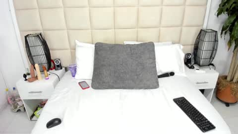 Snapshot of sammy_uwu1 chatting on February 2, 3:28 pm Nice to meet you guys my name is Lina. online show from February 2, 3:28 pm