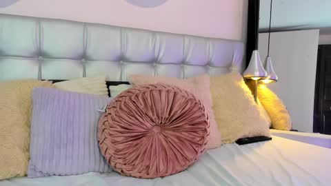Snapshot of sammybrunette1 chatting on March 9, 10:30 pm Axel online show from March 9, 10:30 pm