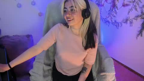 Snapshot of sammysammy_ chatting on January 25, 8:21 pm online show from January 25, 8:21 pm