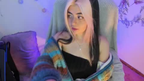 Snapshot of sammysammy_ chatting on December 23, 3:29 am online show from December 23, 3:29 am