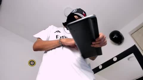   online show from March 18, 1:00 am