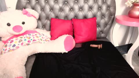 Snapshot of samy__milf chatting on January 18, 1:52 am Sammy online show from January 18, 1:52 am