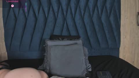 S A M Y  G R E Y  online show from November 3, 4:02 am