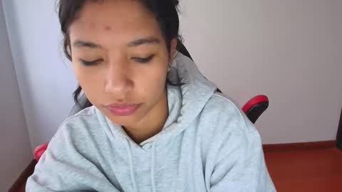 Snapshot of samy_jonnes_ chatting on October 19, 9:52 pm Hello I am absent due to a family calamity I will return soon-hola estoy ausente por un problema familiar volvere pronto. online show from October 19, 9:52 pm