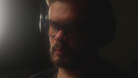 Sanders online show from February 5, 5:22 am