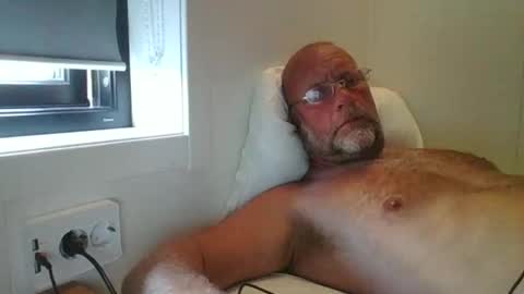 sandnesrune523 online show from September 15, 10:06 am