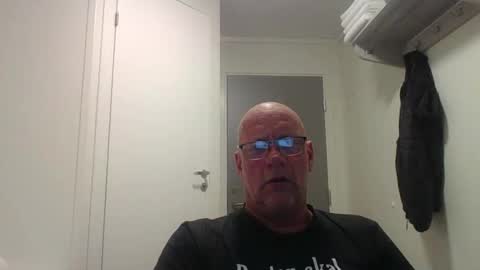 sandnesrune523 online show from April 13, 3:38 pm