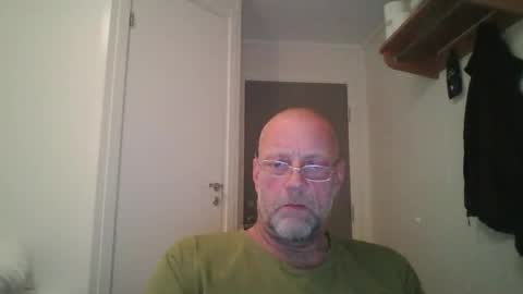 sandnesrune523 online show from November 18, 6:44 pm