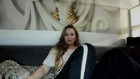 dont forghet to thumbs up if you like my show online show from November 15, 8:43 pm