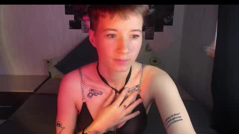 Snapshot of sandraa_a chatting on October 11, 11:59 am sandraa_a online show from October 11, 11:59 am