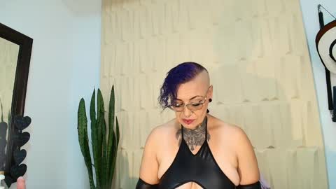 Snapshot of sandyrosee_ chatting on March 9, 11:25 am Sandy Rose online show from March 9, 11:25 am