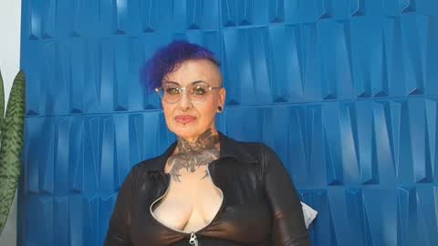 Snapshot of sandyrosee_ chatting on February 11, 9:56 pm Sandy Rose online show from February 11, 9:56 pm