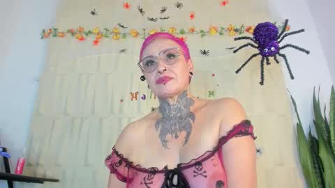Snapshot of sandyrosee_ chatting on October 19, 5:23 am Sandy Rose online show from October 19, 5:23 am