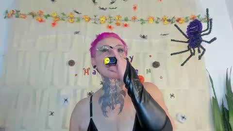 Snapshot of sandyrosee_ chatting on October 17, 5:11 am Sandy Rose online show from October 17, 5:11 am