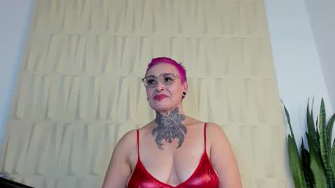 Snapshot of sandyrosee_ chatting on October 16, 4:34 am Sandy Rose online show from October 16, 4:34 am