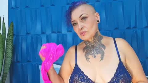 Snapshot of sandyrosee_ chatting on February 16, 7:16 pm Sandy Rose online show from February 16, 7:16 pm