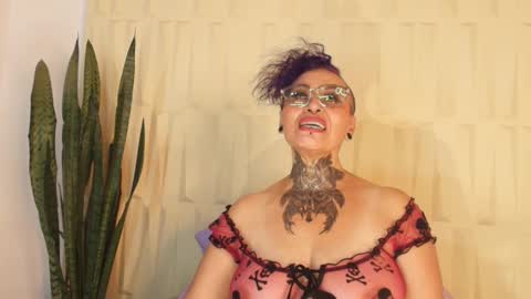 Snapshot of sandyrosee_ chatting on March 3, 10:42 pm Sandy Rose online show from March 3, 10:42 pm