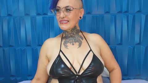Snapshot of sandyrosee_ chatting on February 8, 7:05 pm Sandy Rose online show from February 8, 7:05 pm