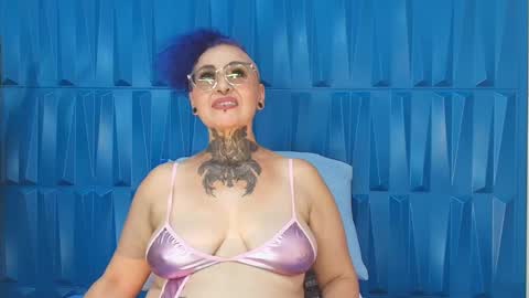 Snapshot of sandyrosee_ chatting on February 12, 6:40 pm Sandy Rose online show from February 12, 6:40 pm