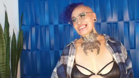 Snapshot of sandyrosee_ chatting on February 19, 11:25 pm Sandy Rose online show from February 19, 11:25 pm