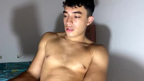 Snapshot of santi36rt chatting on October 9, 9:53 pm santi36rt online show from October 9, 9:53 pm