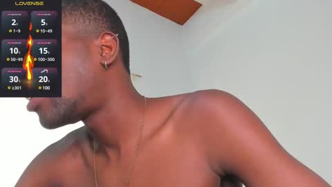 Snapshot of santi_brown1 chatting on February 17, 6:39 pm Santibrown online show from February 17, 6:39 pm