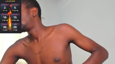 Snapshot of santi_brown1 chatting on February 3, 8:03 pm Santibrown online show from February 3, 8:03 pm