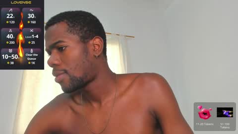 Snapshot of santi_brown1 chatting on February 5, 8:46 pm Santibrown online show from February 5, 8:46 pm