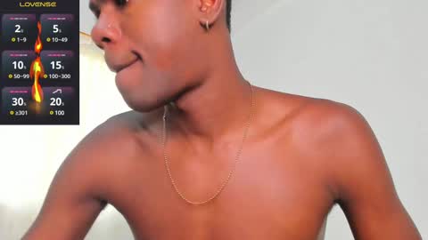 Snapshot of santi_brown1 chatting on March 8, 6:47 pm Santibrown online show from March 8, 6:47 pm