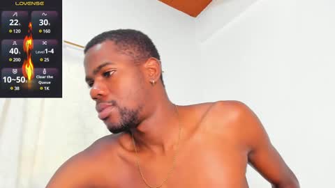 Snapshot of santi_brown1 chatting on March 3, 8:54 pm Santibrown online show from March 3, 8:54 pm